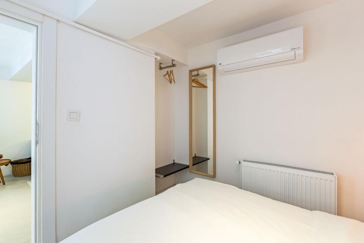Excellent Flat With Lovely Backyard In Cihangir Isztambul Kültér fotó