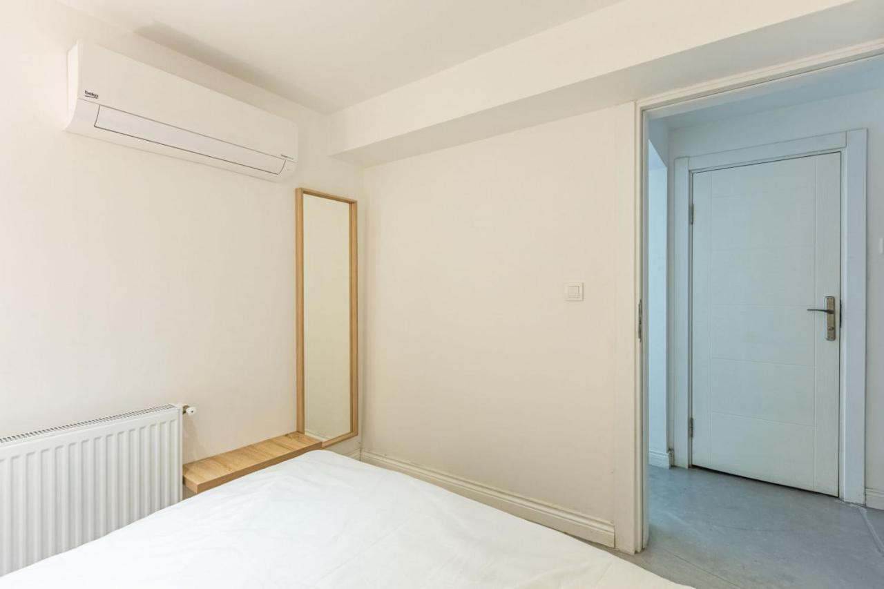 Excellent Flat With Lovely Backyard In Cihangir Isztambul Kültér fotó
